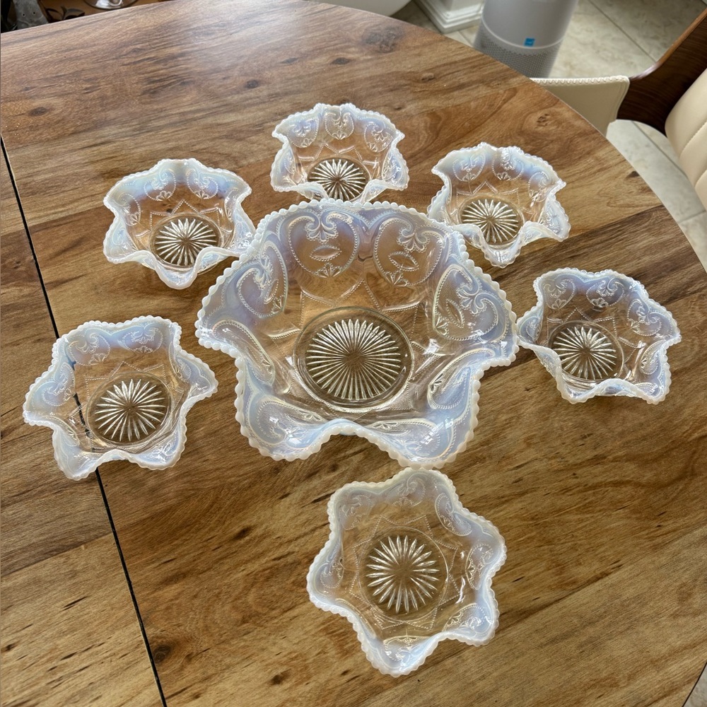 Elegant Blue and White Fluted Depression Glass Serving Bowl w! 6 Dessert Dishes
